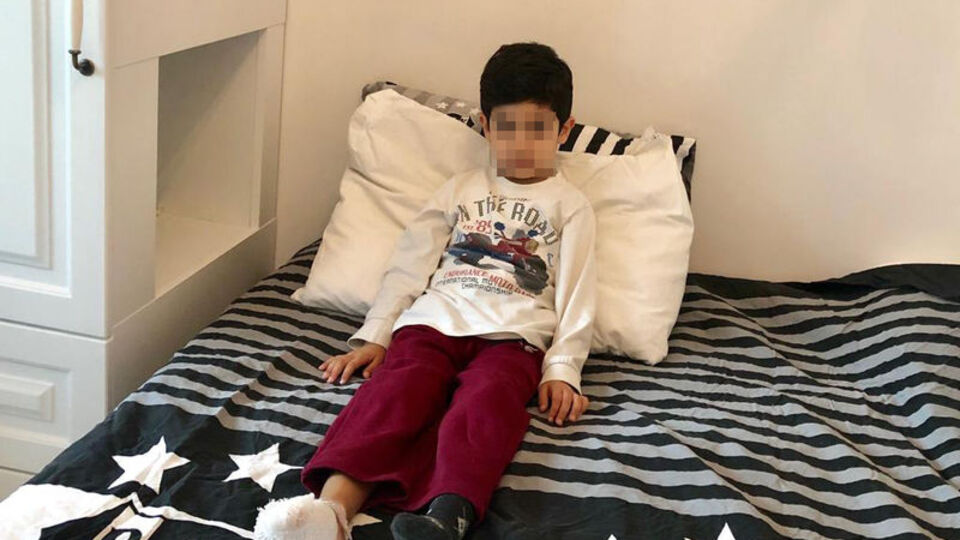 AVM'de korkunç olay! 5 yaşındaki çocuğun 2 parmağı koptu