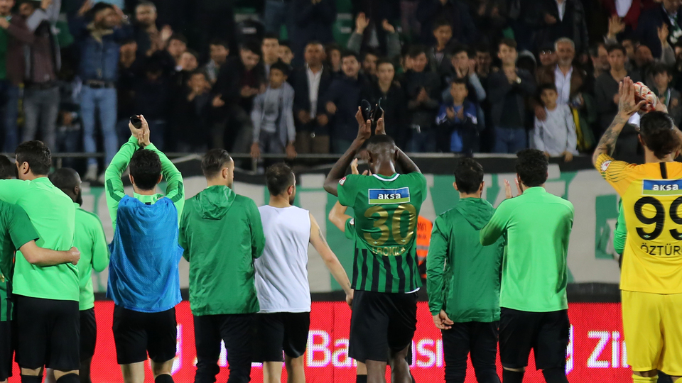 Ligin dibinde, kupanın finalinde