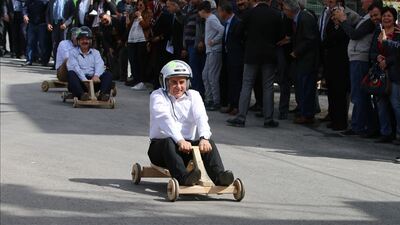 Tahta arabalarla 'formula' yarışı