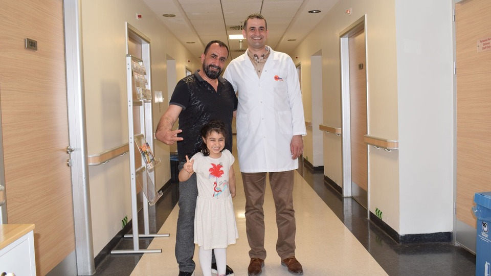 Minik Deniz'in kopan parmağı 3 saatte yerine dikildi