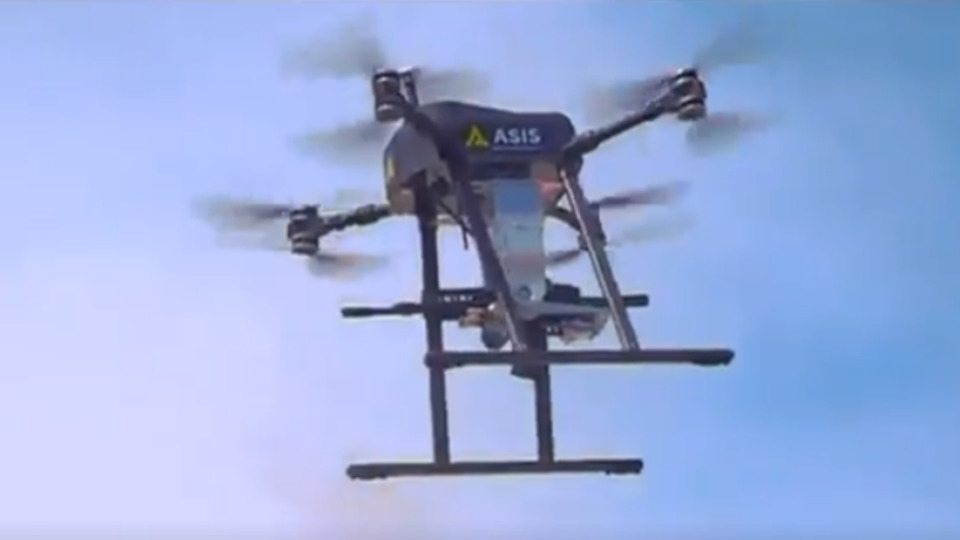 Makineli tüfek taşıyan drone üretildi