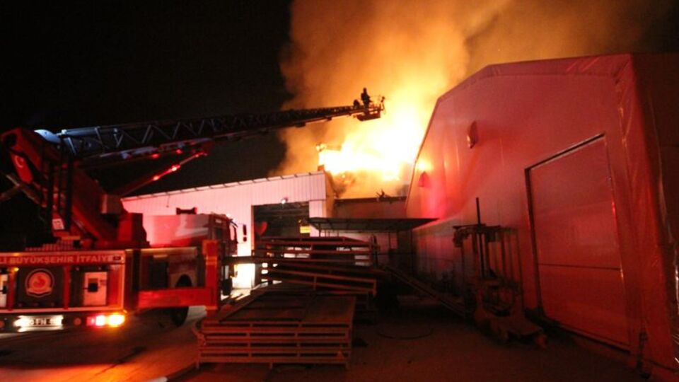 Denizli'de tekstil fabrikasında yangın