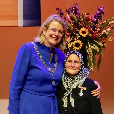 Zehra nineye 'Kraliyet Nişanı'