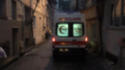 Tartıştığı eşini boğazından bıçakladı!