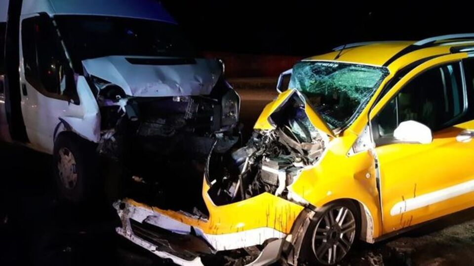 Siirt'te iki araç çarpıştı: 8 yaralı