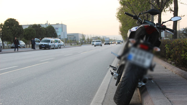 Motosikletin çarptığı genç kız ağır yaralandı