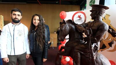 İşte en tatlı Atatürk anıtı!