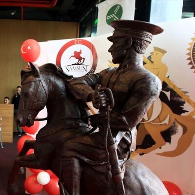 İşte en tatlı Atatürk anıtı!