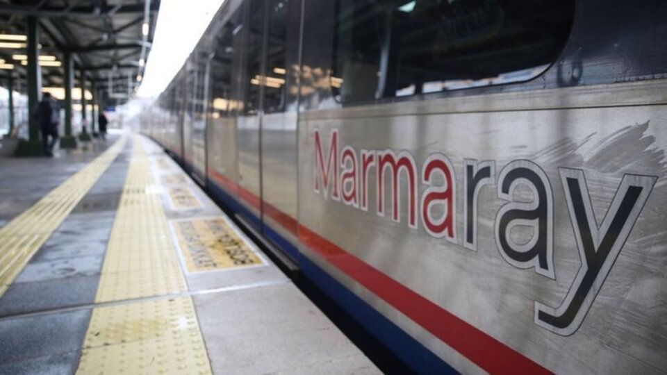 Marmaray'ın üzerine çıktı! Elektrik akımına kapıldı