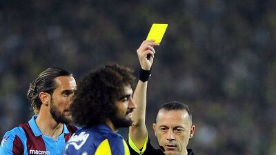 Cüneyt Çakır dün sahada bugün VAR'da!