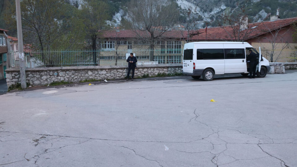 Akılalmaz olay! Top oynayan çocuklara ateş açtı