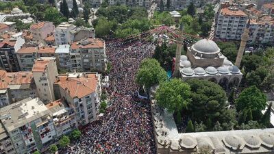 6 ton mesir saçıldı!