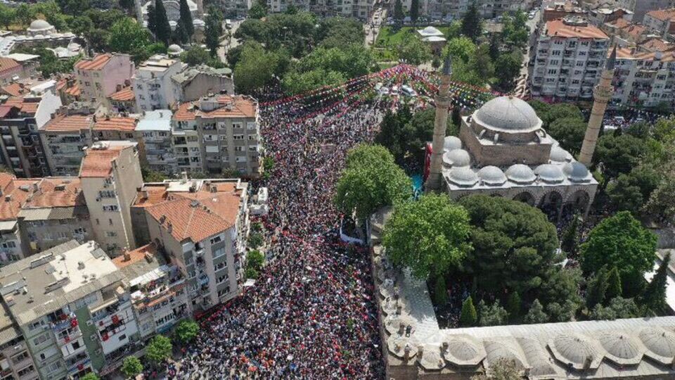 6 ton mesir saçıldı!