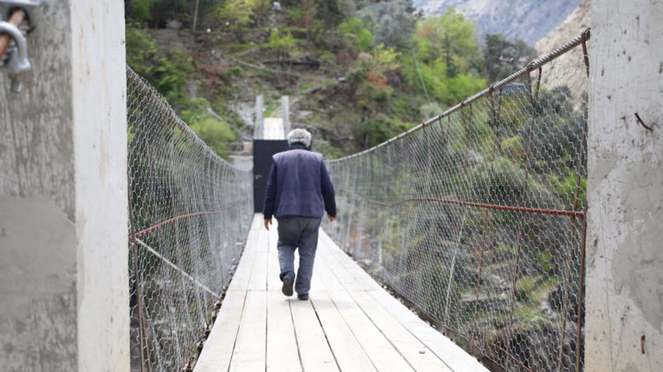 Demir kapı taktılar, adını da 'sırat köprüsü' koydular
