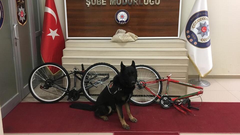 Bisiklete zulalanmış uyuşturucuyu Mamma buldu