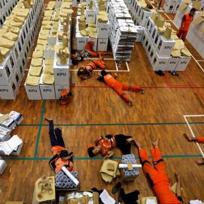 Endonezya'da ölen sandık görevlisi 272 oldu!