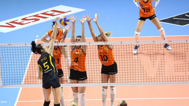 Finalde VakıfBank 2-1 öne geçti