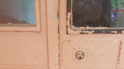 Avcılar'da duvarı çöken bina boşaltıldı