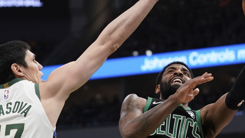 Boston ve Warriors galibiyetle başladı