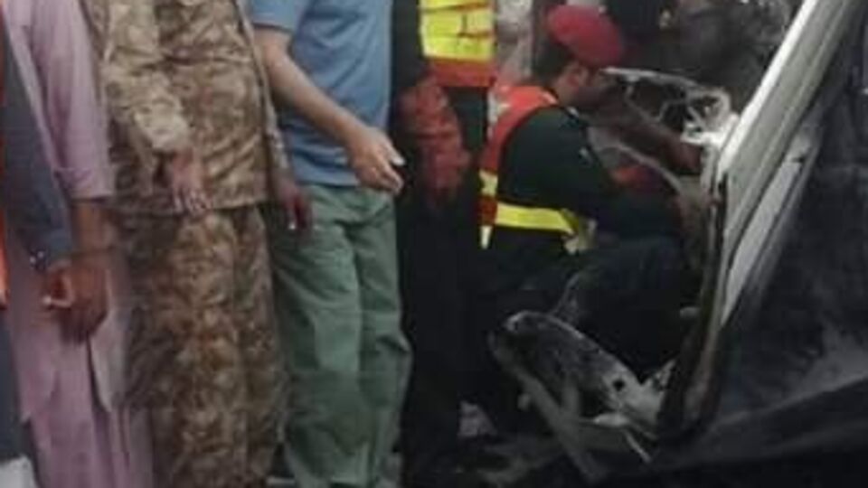 Pakistan'da feci kaza: Çok sayıda ölü ve yaralılar var