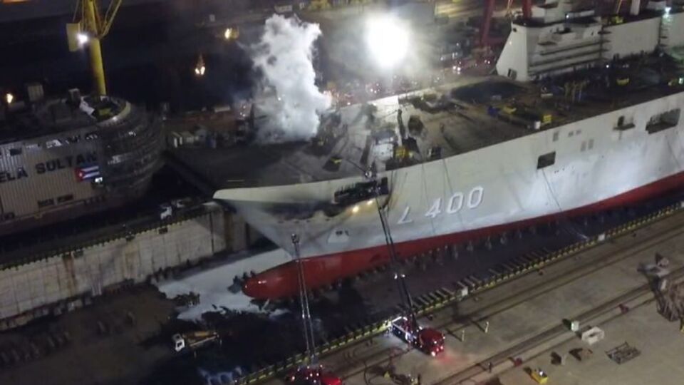 Tuzla'da tersanede yangın çıktı