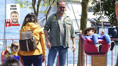 Oğlu ile yakından ilgilendi