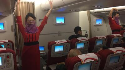 Çinli hosteslerden dans şovu!