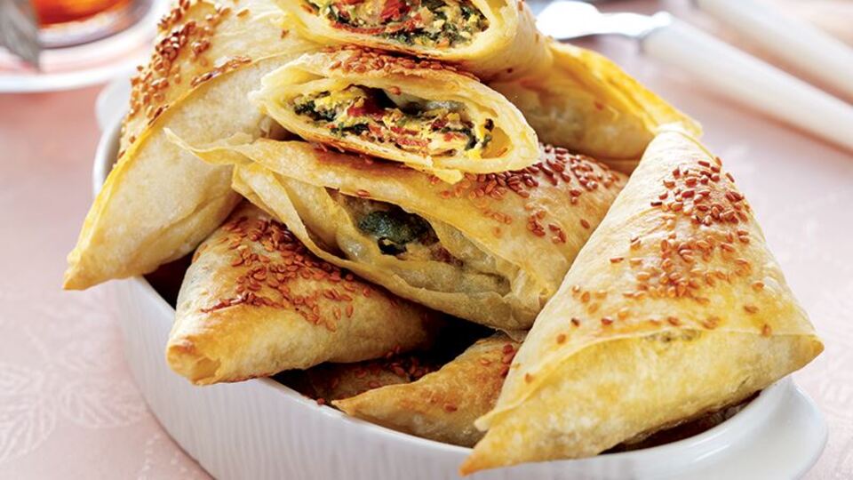 Kolay ve lezzetli ev böreği nasıl yapılır?