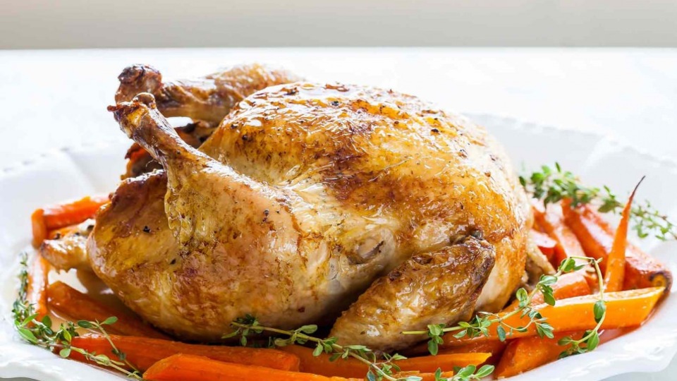 Fırında bütün tavuk nasıl pişirilir?