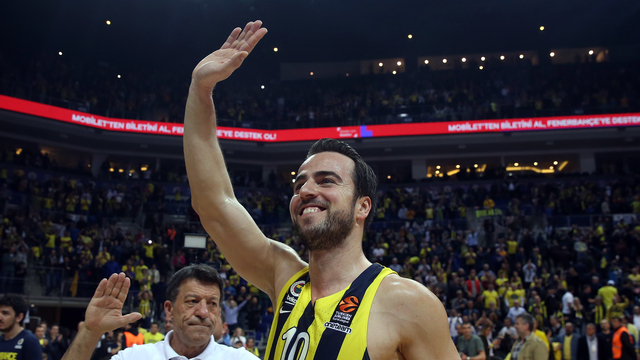 Kaptan 3 yıl daha Fener'de