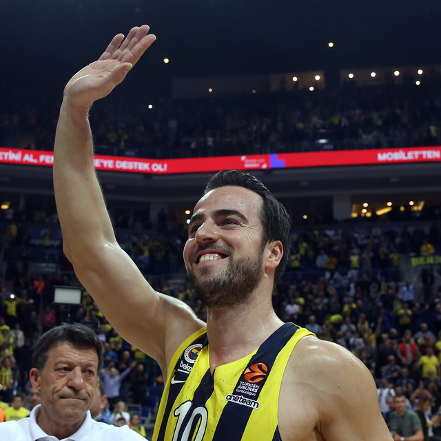 Kaptan 3 yıl daha Fener'de
