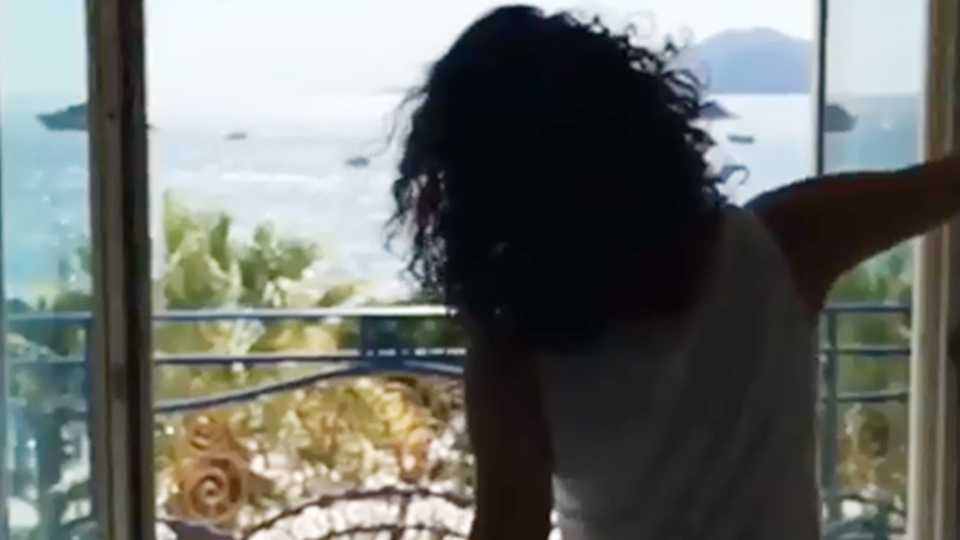 Beren Saat 'Dünya Dans Günü'nü kutladı