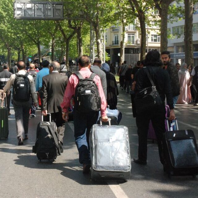 Turistler yürüdü, taksiciler müşteri beğenmedi
