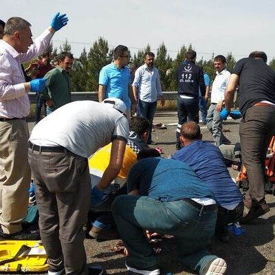 İşçileri taşıyan otobüs devrildi: Ölü ve yaralılar var