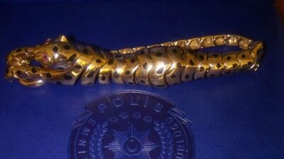 Oynasın diye 3 yaşındaki torununa verdi