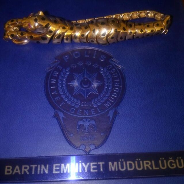 Oynasın diye 3 yaşındaki torununa verdi