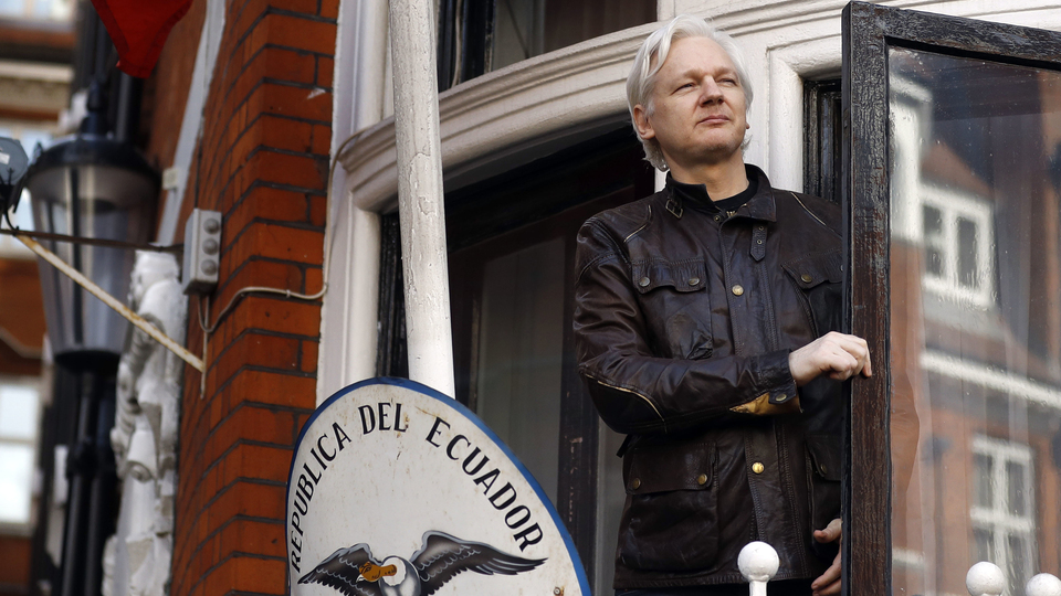 Assange 16 milyon sterline mal oldu