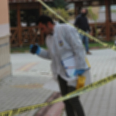 Boynunu kesip, başını taşla ezmişler!