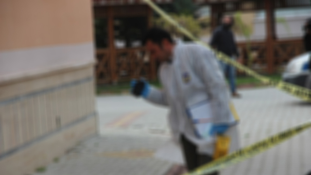 Boynunu kesip, başını taşla ezmişler!