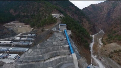 Baraj kapağı patladı! Sele kapıldılar