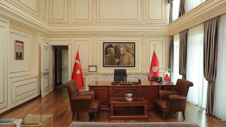 İBB Makam Odası'ndaki fotoğraf değişti