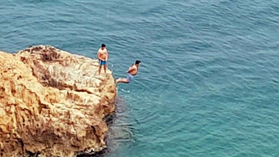 Antalya'da denizde kelepçeli ölüm oyunu