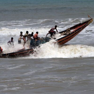 Hızı: 180 km "Fani" Hindistan'a ulaştı