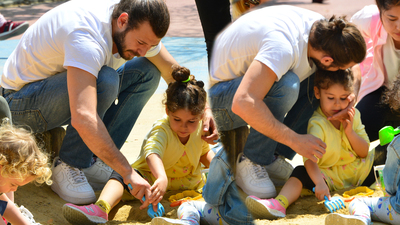 Baba-kızın park keyfi