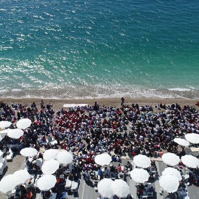 30 bin kişi o sahile akın etti!