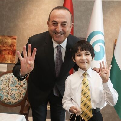 Japon çocuk 'ceddin deden'i okudu