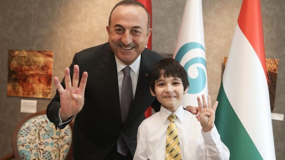 Japon çocuk 'ceddin deden'i okudu