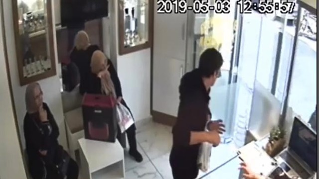 Kuyumcudaki hırsızlık anı kamerada!