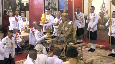 Tayland Kralı Vajiralongkorn taç giydi