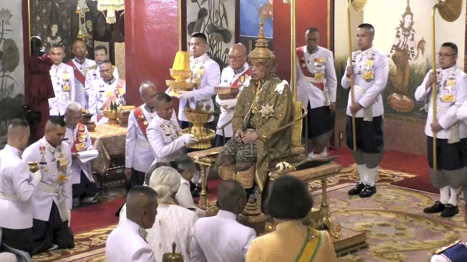 Tayland Kralı Vajiralongkorn taç giydi
